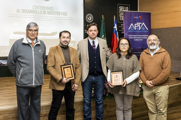 Trayectoria y aporte a la investigación: académicos UST son destacados en encuentro anual